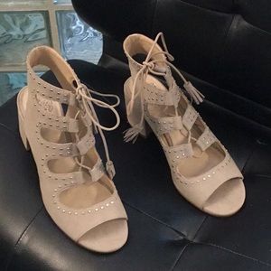 Vince Camuto Taupe/grey shoe